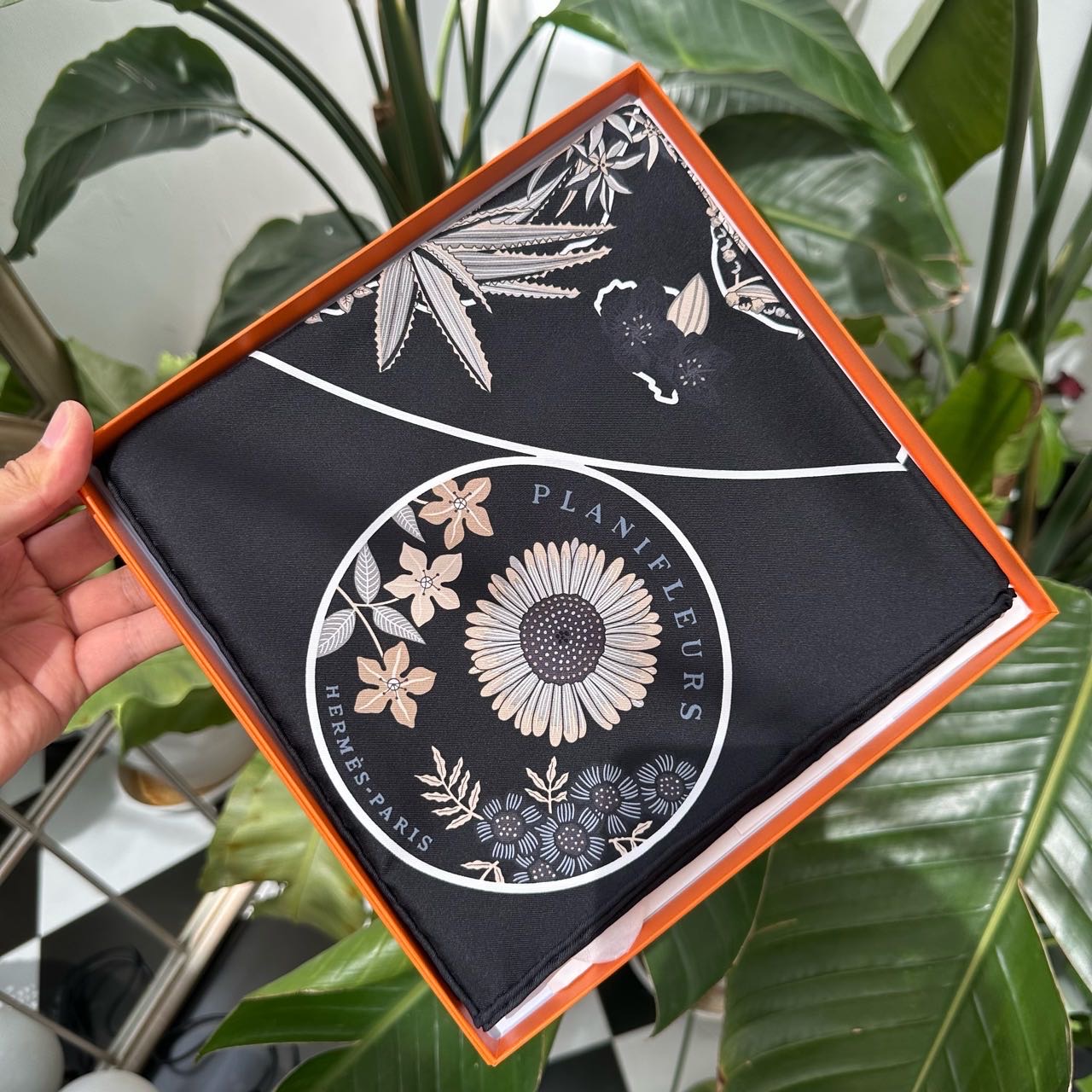 N级 Hermes 100%真丝“花绘地图”90丝巾 带盒