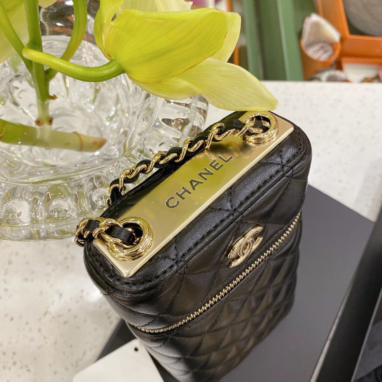 N级 现货  chanel 香奈儿 新款手机包  尺寸10*4.5*18厘米，链条可通过内部打结随意调整长度   手提斜挎都🉑  有盒子可送人  一万➕ 缩略图
