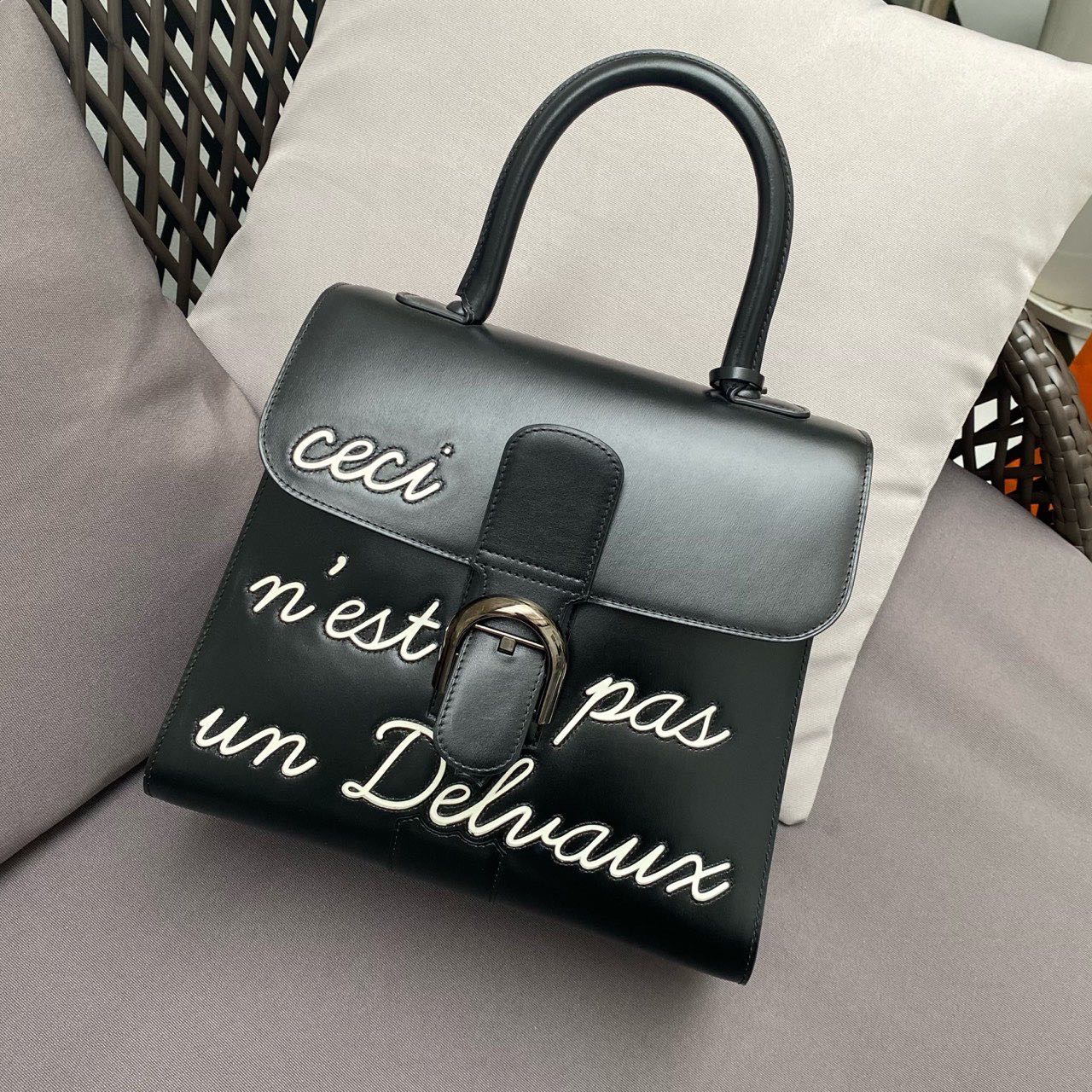 N级 Delvaux德尔沃  限量款黑色子母包 中号 box皮 原价大几万
附件 镜子 肩带 身份卡 缩略图