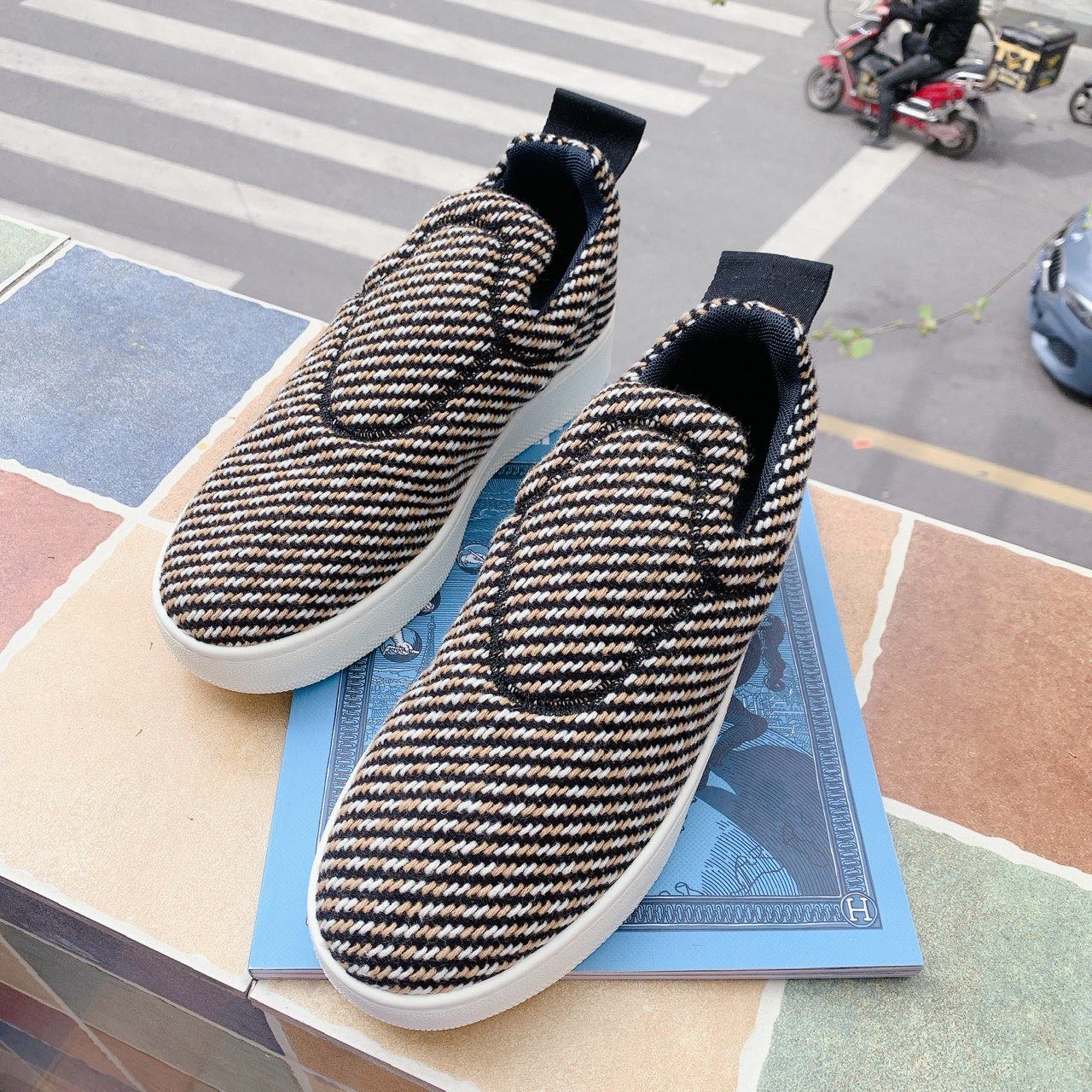 ￥2500特价🉐 N级  celine 37码 面包鞋  代购库存
清仓价  一脚蹬