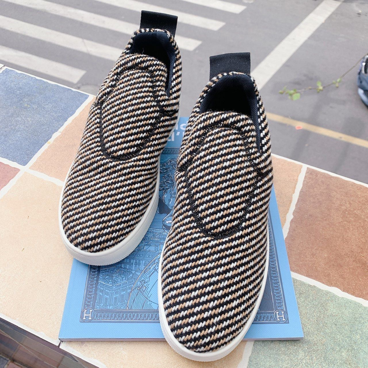 ￥2500特价🉐 N级  celine 37码 面包鞋  代购库存
清仓价  一脚蹬 缩略图