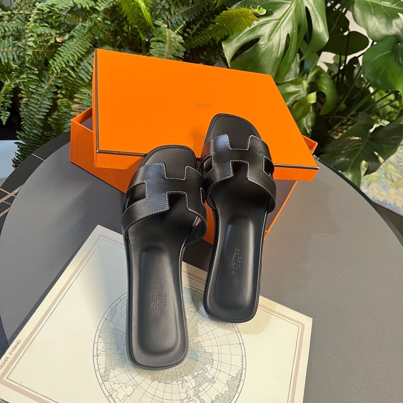 N级 Hermes 爱马仕 女士凉拖 37码  带尘袋盒子
原价6350  折扣出