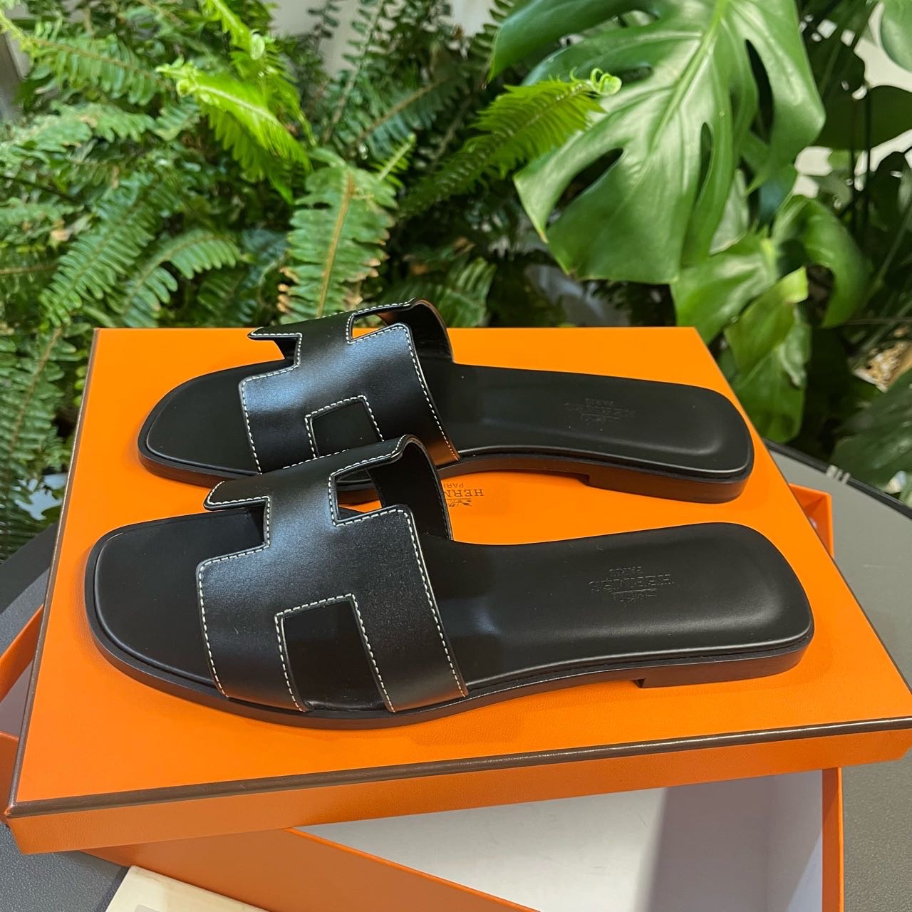 N级 Hermes 爱马仕 女士凉拖 37码  带尘袋盒子
原价6350  折扣出 缩略图