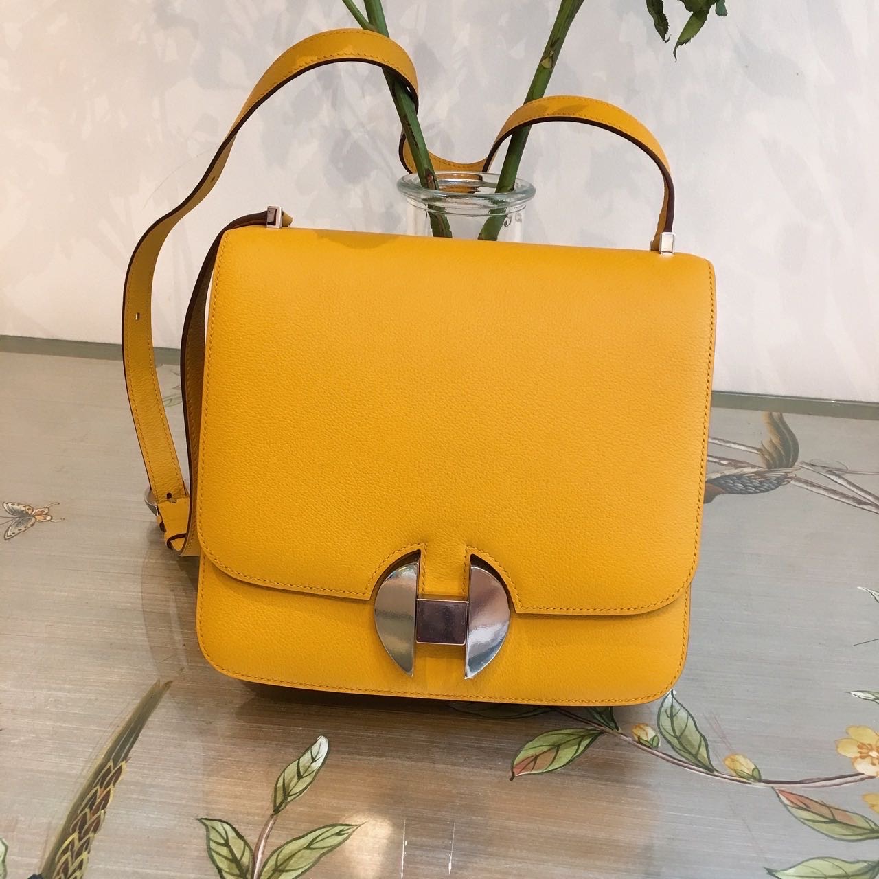 N级  Hermes 新款 2002-20  立体 3⃣️D H扣子🎺🎺⋯⋯😍9D 琥珀黄 很美哦  国内原价七万多一次没用过
低于原价三万多出