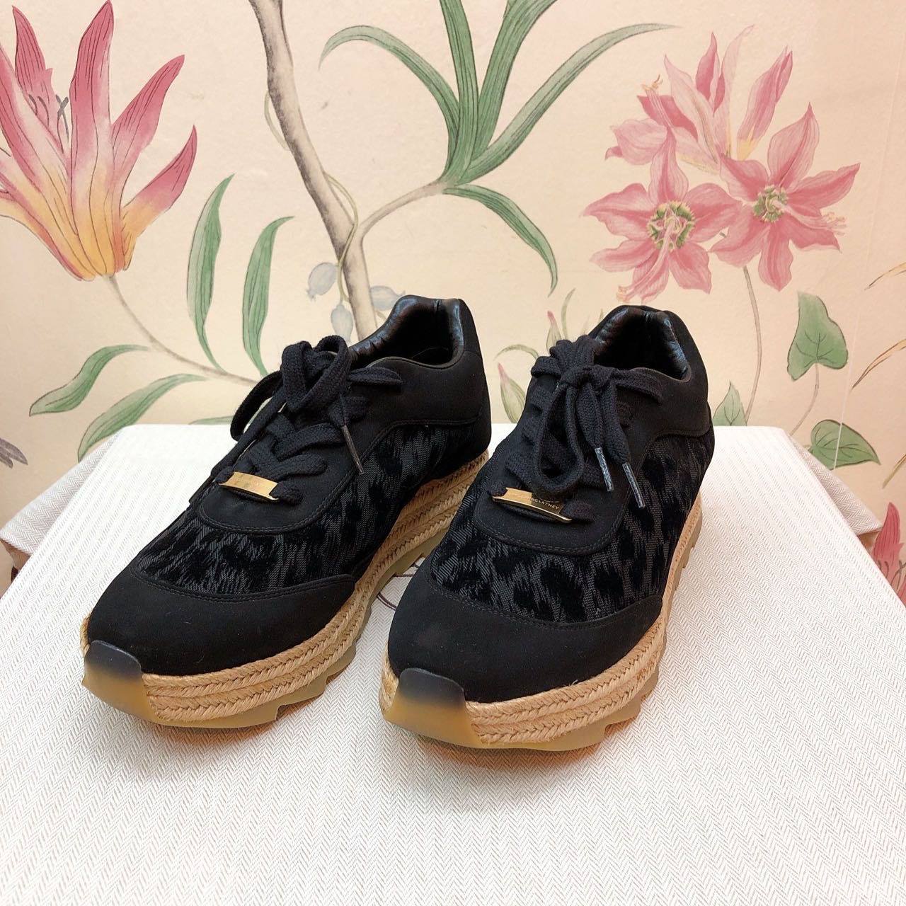 stell  黑色绒面拼网纱  99新鞋子  36码