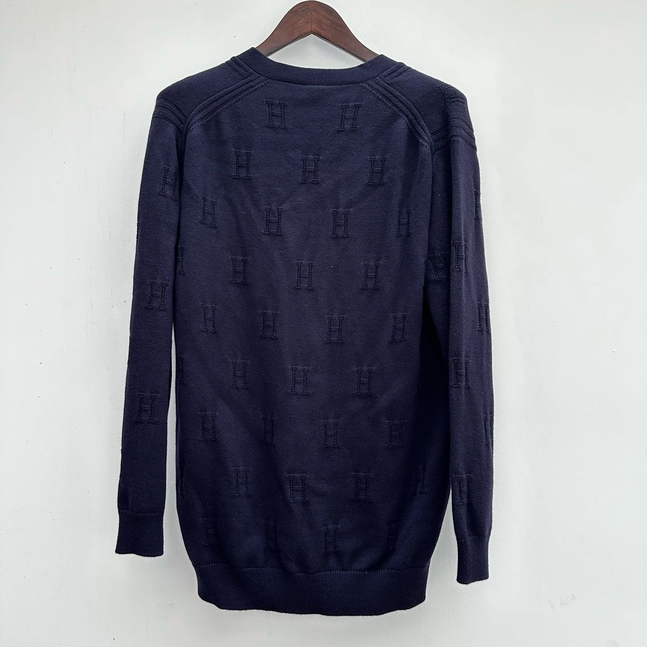 N级  Hermes  蓝黑色羊毛针织开衫外套🧥，穿在身上松松垮垮Oversize感极强，很有型！尺寸Fr40码 L，适合SML的人穿，配货骨折 缩略图