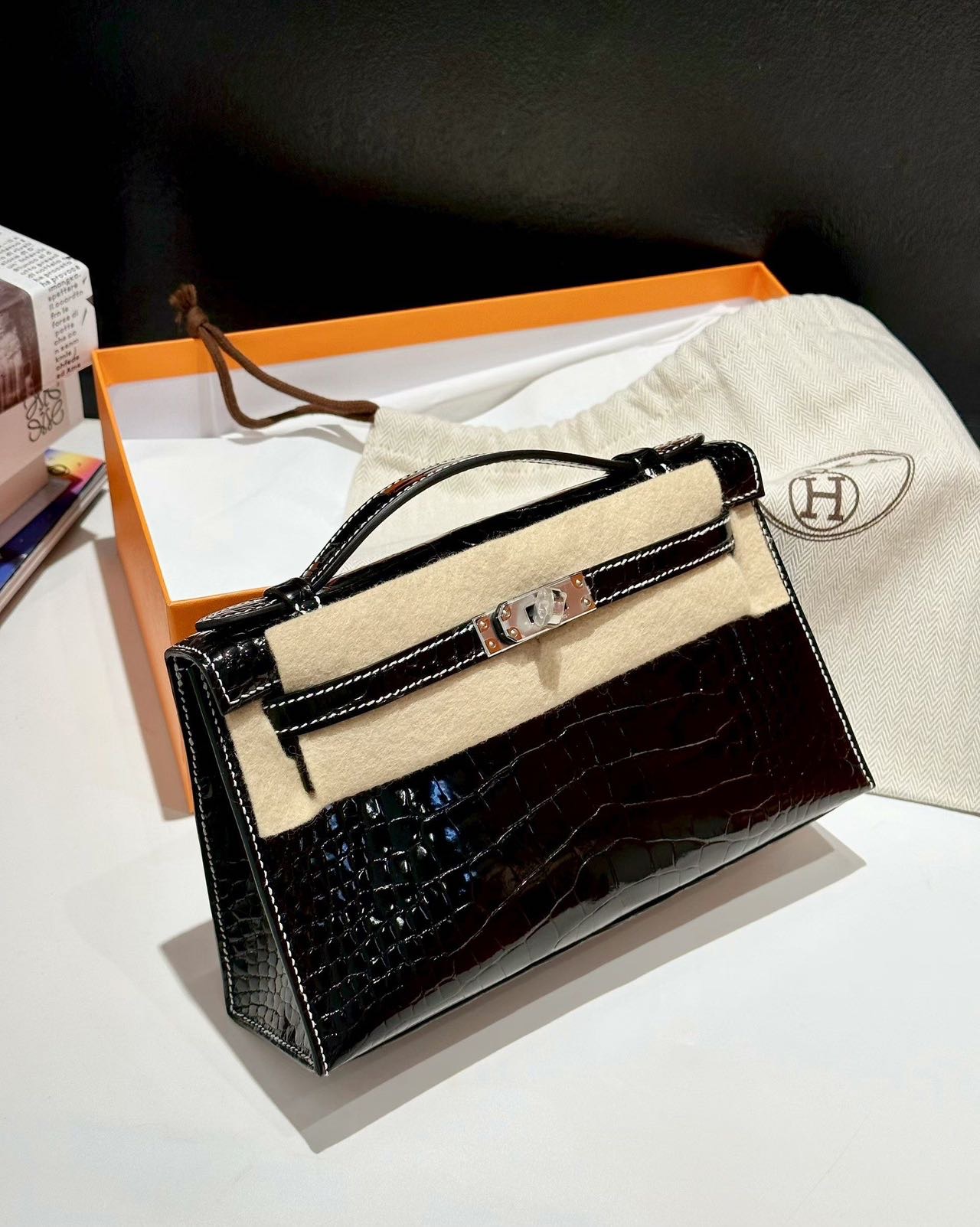 爱马仕Hermes minikelly一代 黑银亮面鳄鱼 走白线 内拼奶油白 K刻