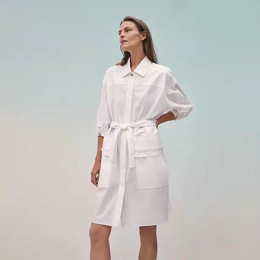N级  Hermes  新款衬衫连衣裙  黑色38码  这款很火哦  可以内穿  也可以当小外套  多重穿法  原价￥18500 缩略图