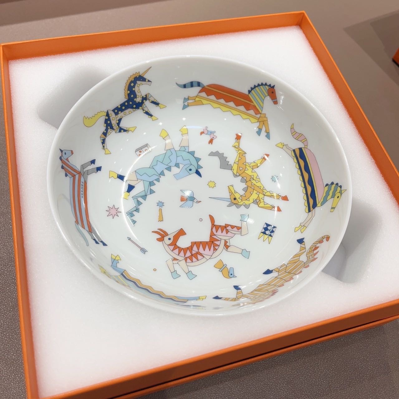 N级  Hermes  儿童碗  水果碗
直径16.5  太可爱了  带盒子 可配纸袋
折扣出 一千多爱马仕好物 缩略图