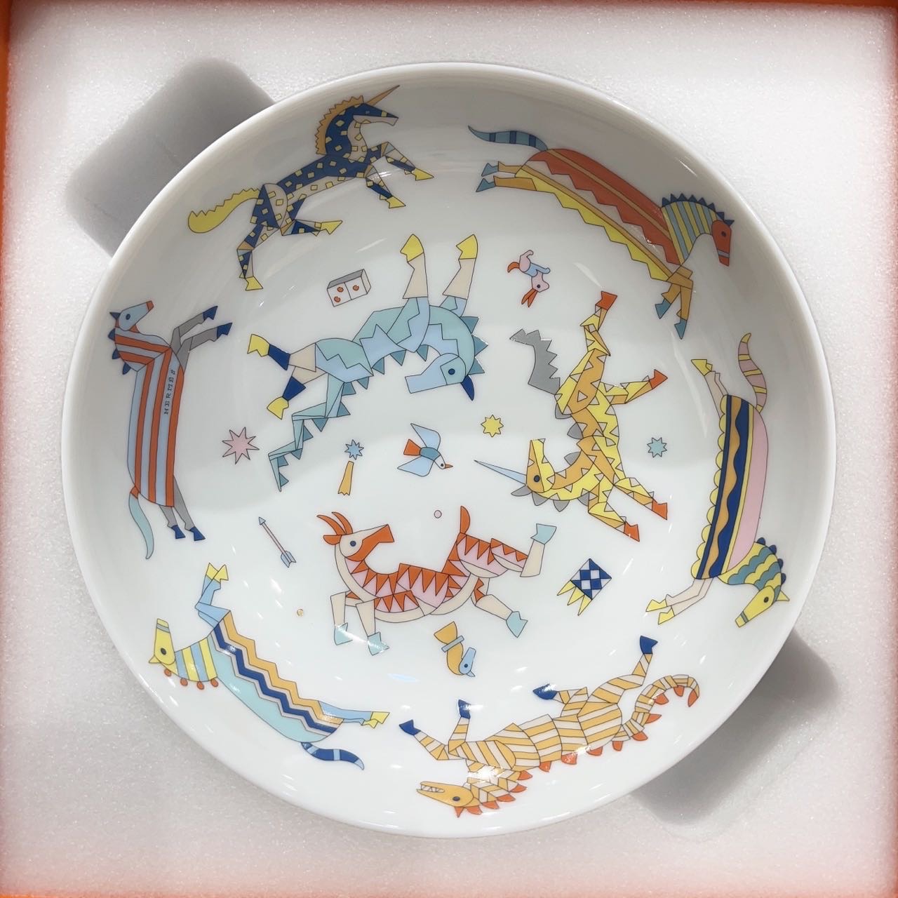 N级  Hermes  儿童碗  水果碗
直径16.5  太可爱了  带盒子 可配纸袋
折扣出 一千多爱马仕好物