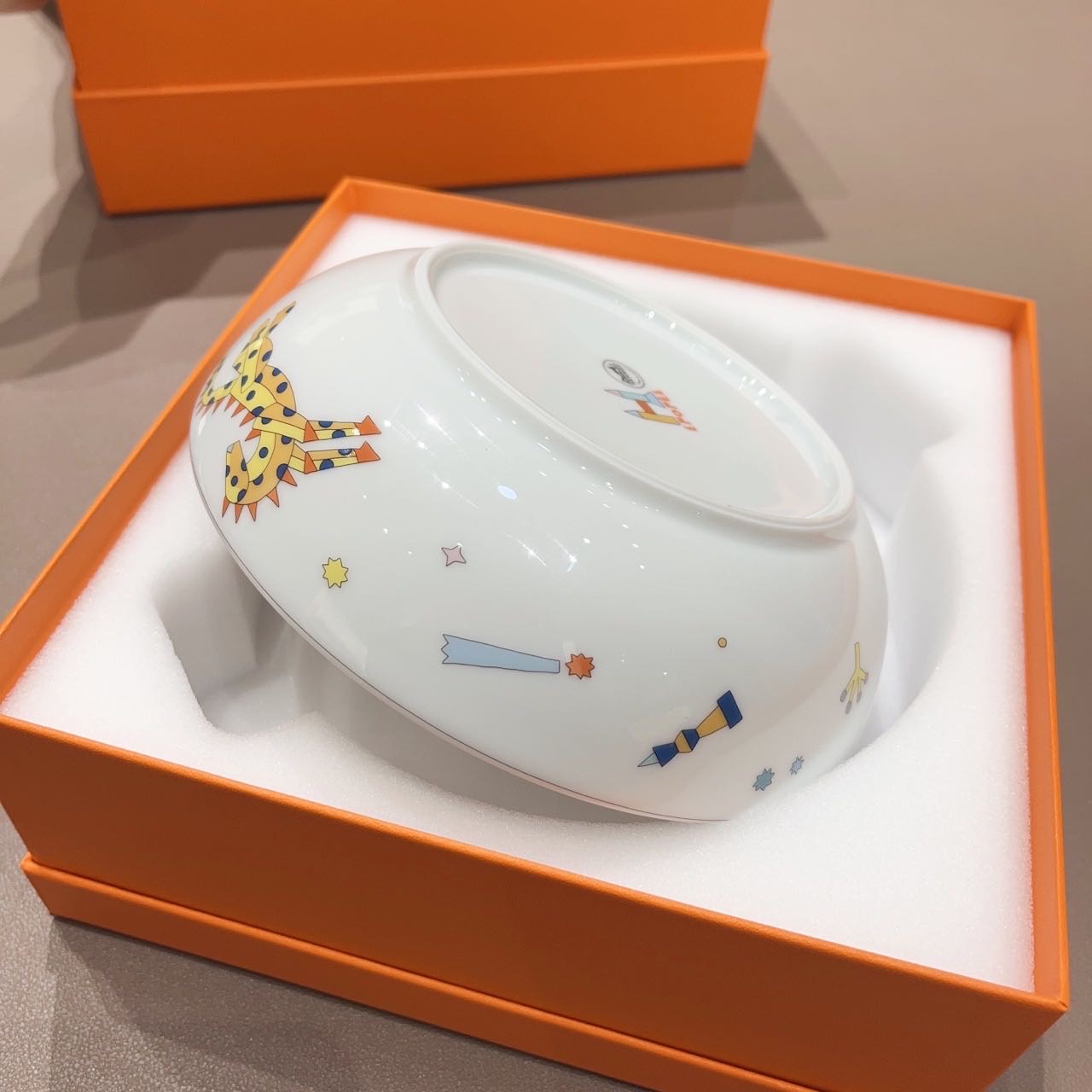 N级  Hermes  儿童碗  水果碗
直径16.5  太可爱了  带盒子 可配纸袋
折扣出 一千多爱马仕好物 缩略图