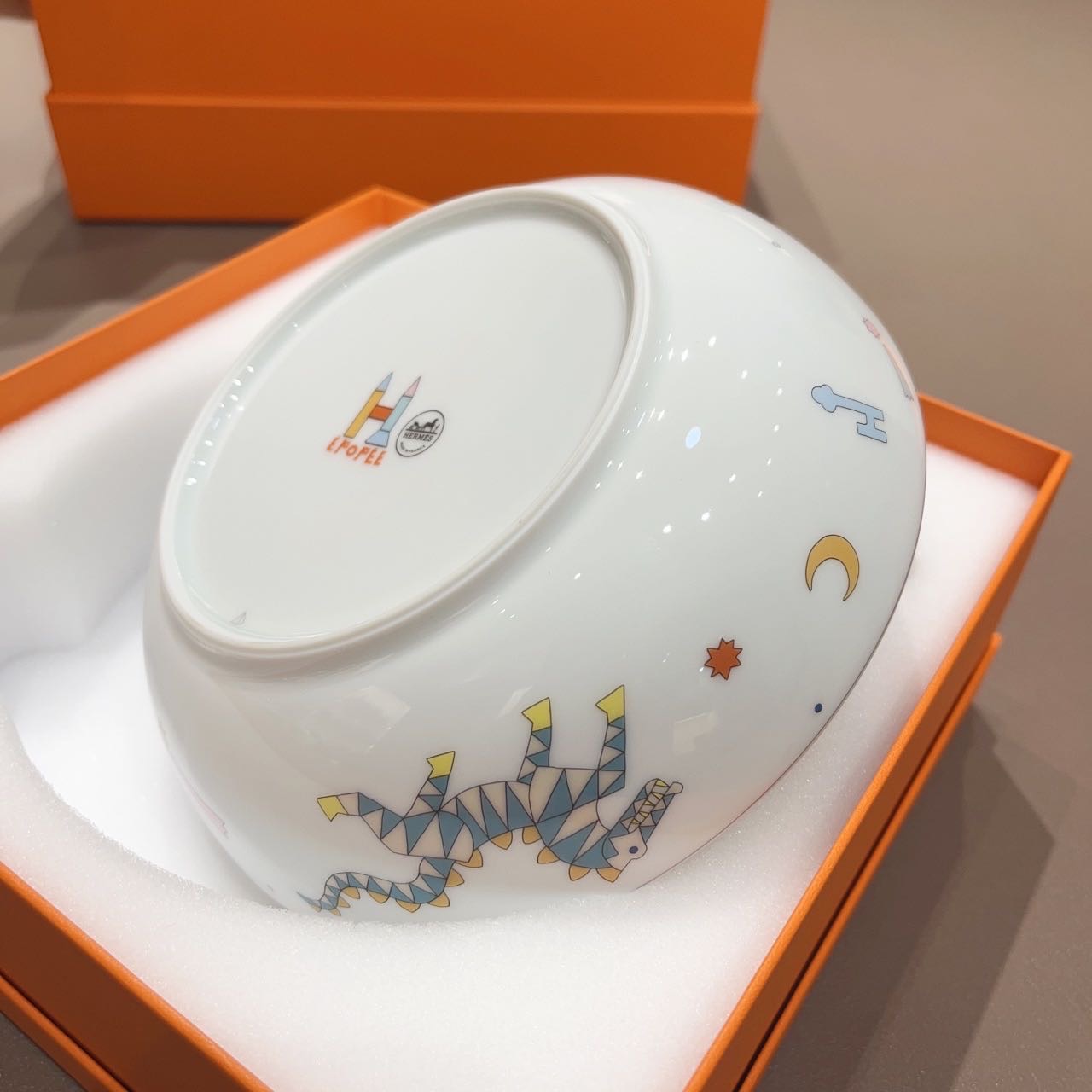 N级  Hermes  儿童碗  水果碗
直径16.5  太可爱了  带盒子 可配纸袋
折扣出 一千多爱马仕好物 缩略图