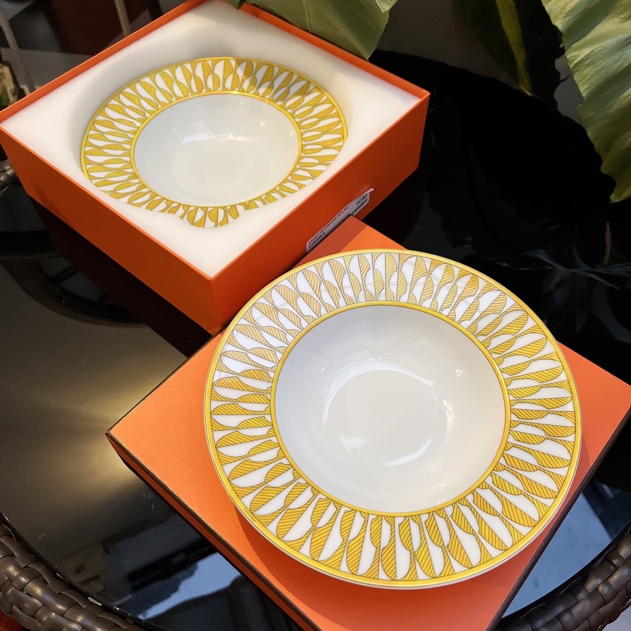 N级  现货  Hermes  新款瓷器  黄色盘子  直径21厘米 缩略图
