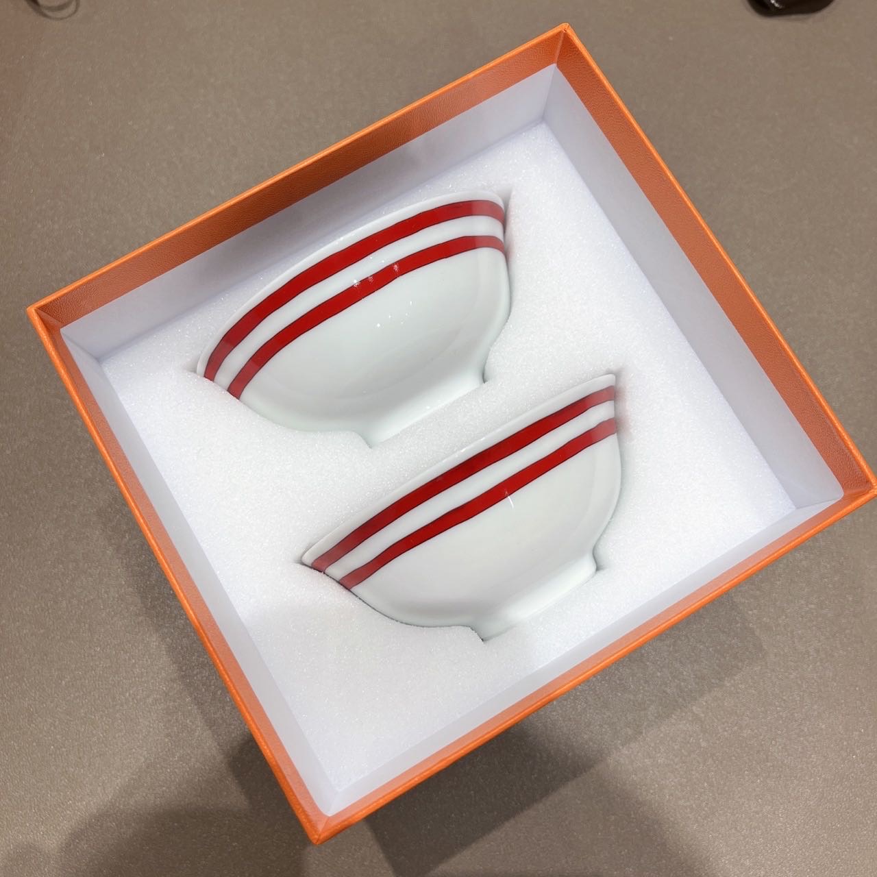 N级  Hermes  西班牙阳台系列 红色套装碗 陶瓷 瓷器 直径11厘米 带盒子 可配纸袋  配货折扣
