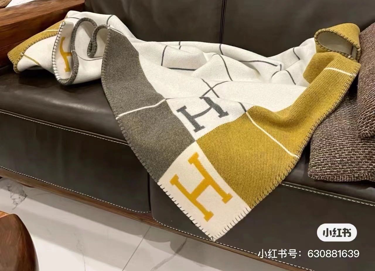 N级  Hermes爱马仕  H字母羊毛羊绒毛毯  尺寸135*170cm 原价一万多  折扣价格出 有盒子 缩略图