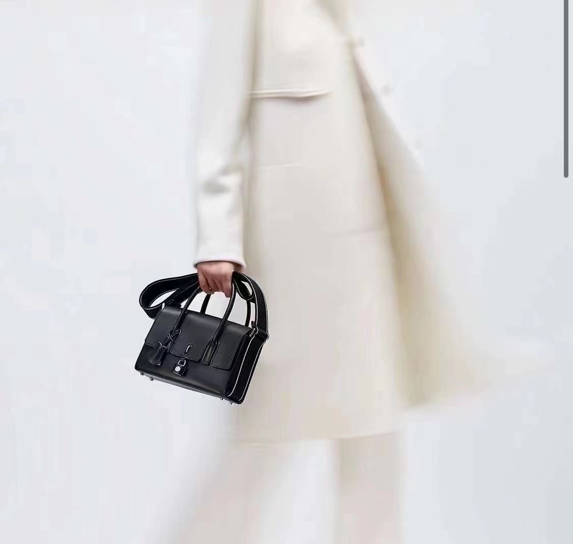N级  爱马仕 new drag bag 22cm 01纯白  很低调 大小也刚好 缩略图