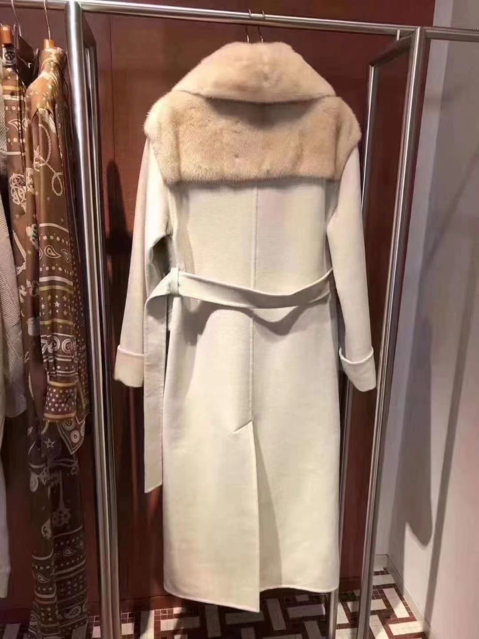 N级 Hermes爱马仕  100%羊绒水貂毛女士大衣 38码 带尘袋 肩宽51cm 胸围49*2cm 衣长115cm 原价15W+，现在骨折出，Maxmara羊毛大衣的价格，带走爱马仕羊绒+水貂毛 缩略图