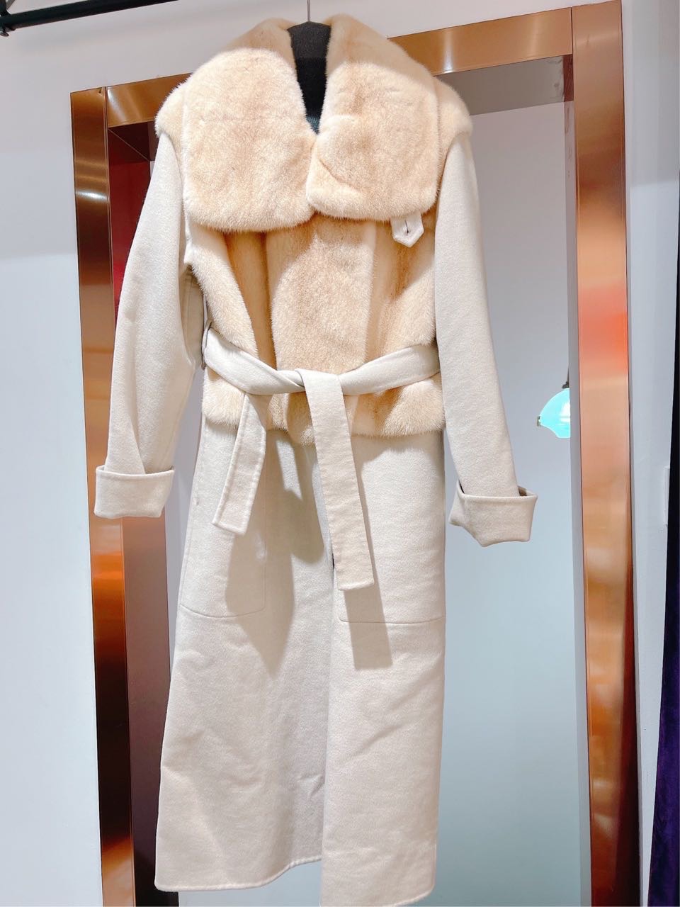 N级 Hermes爱马仕  100%羊绒水貂毛女士大衣 38码 带尘袋 肩宽51cm 胸围49*2cm 衣长115cm 原价15W+，现在骨折出，Maxmara羊毛大衣的价格，带走爱马仕羊绒+水貂毛 缩略图