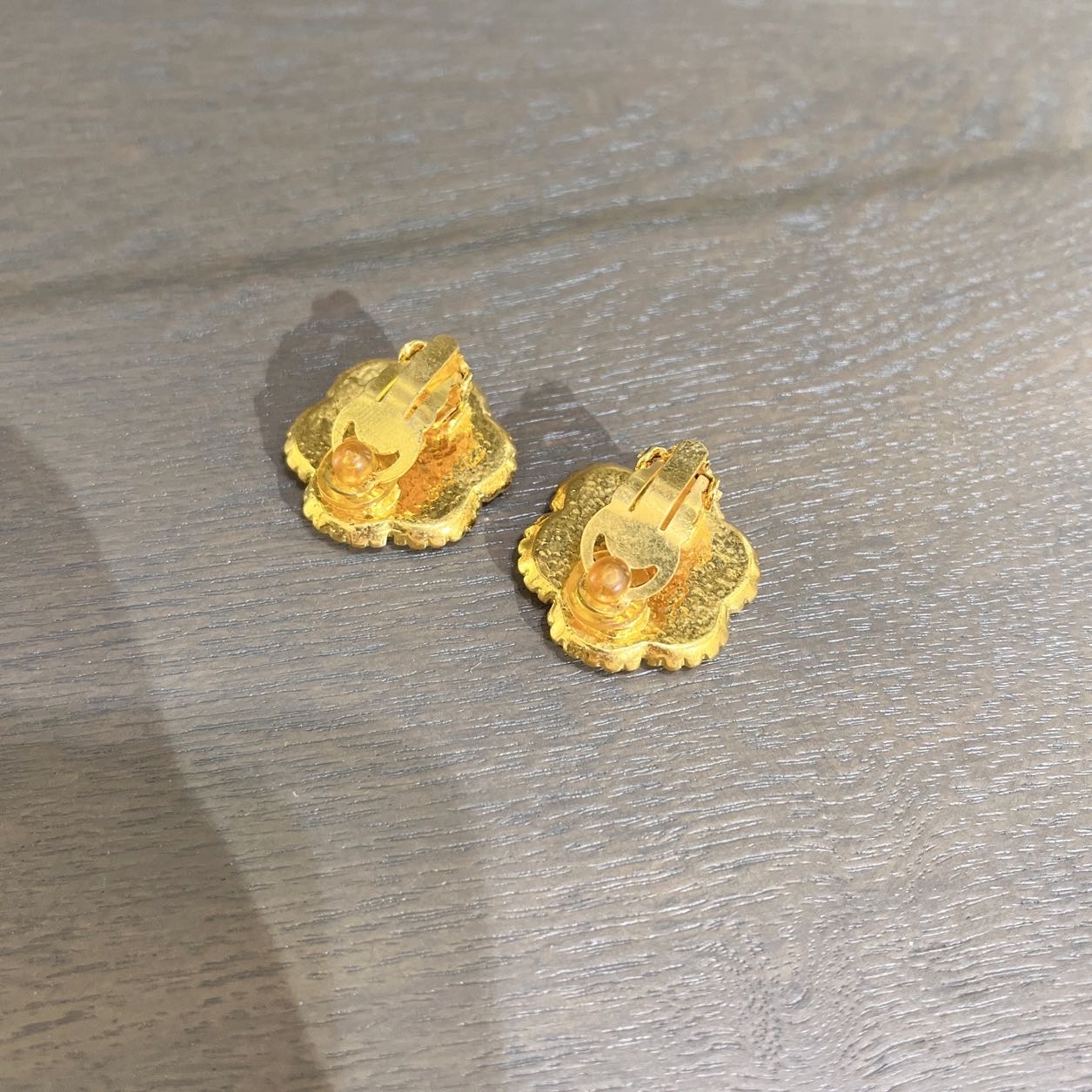 中古推荐 香奈儿 chanel 大logo 耳夹  非常亮眼 🤩🤩 难得的好成色  带上海中检证书 缩略图