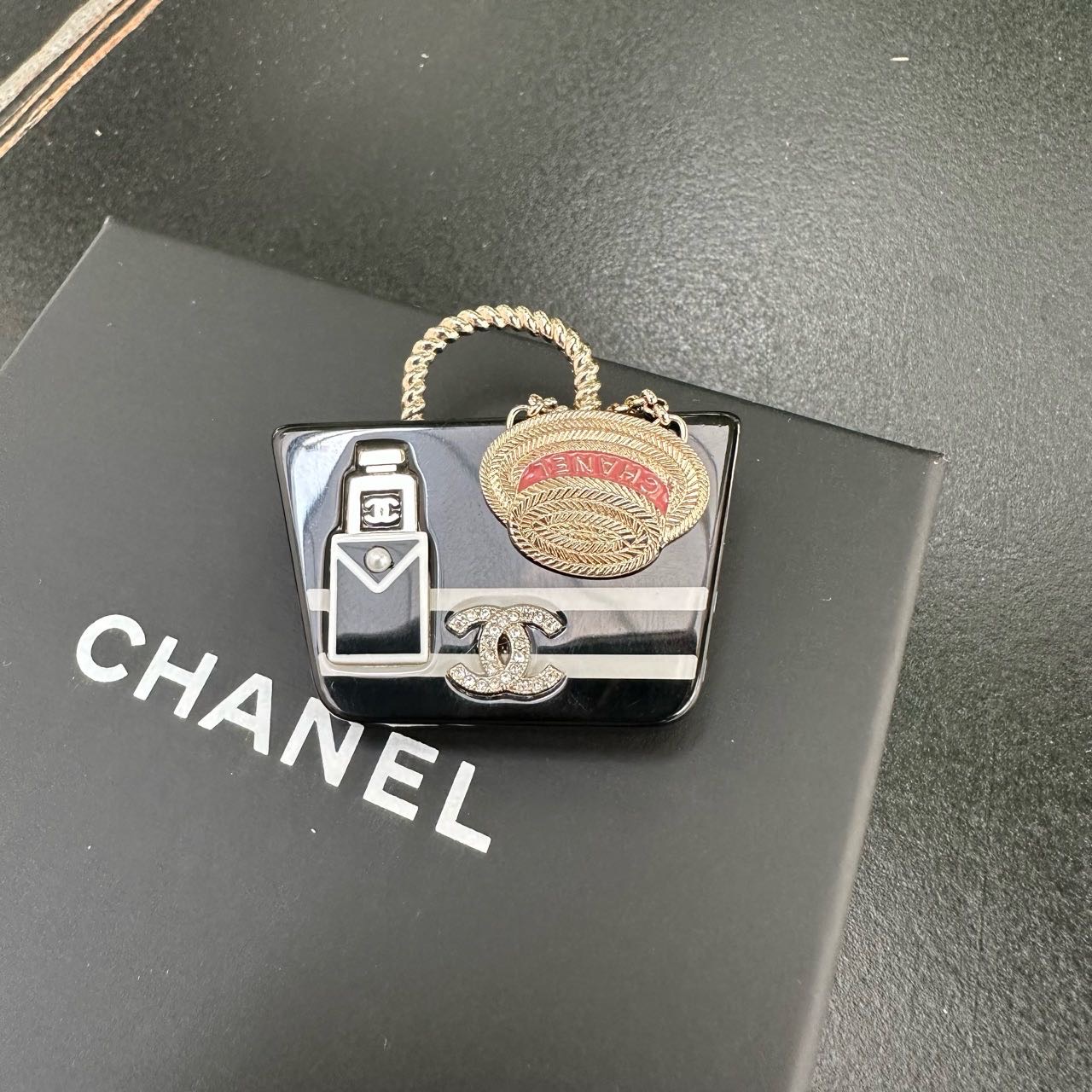 N级 Chanel  21C帽子胸针 带盒