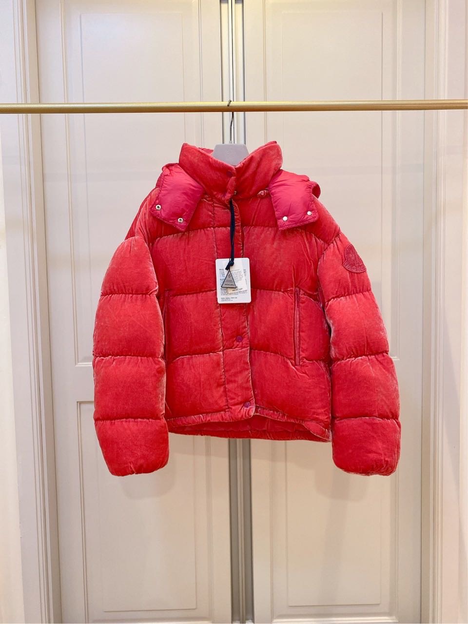 N级 moncler 桃粉色 丝绒羽绒服 1码 很显年轻哦很显白哦!