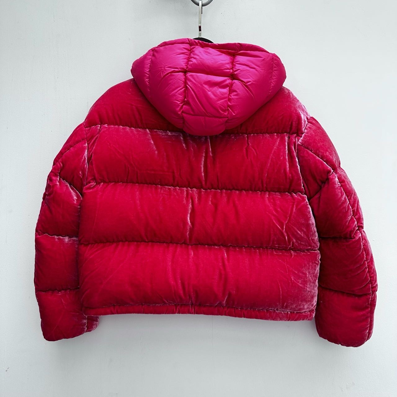 N级 moncler  桃粉色  丝绒羽绒服  1码 很显年轻哦很显白哦！ 缩略图