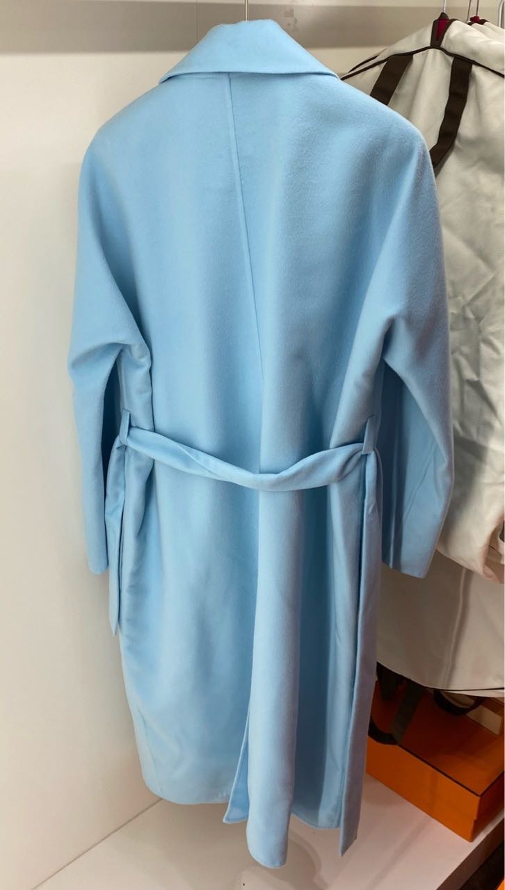 N级 Hermes爱马仕  100%羊绒女士大衣 38码 带尘袋 肩宽40 胸围55*2cm 衣长108cm 非网图款式 上身效果近似网图 原价79800，现在骨折特价两万多 缩略图