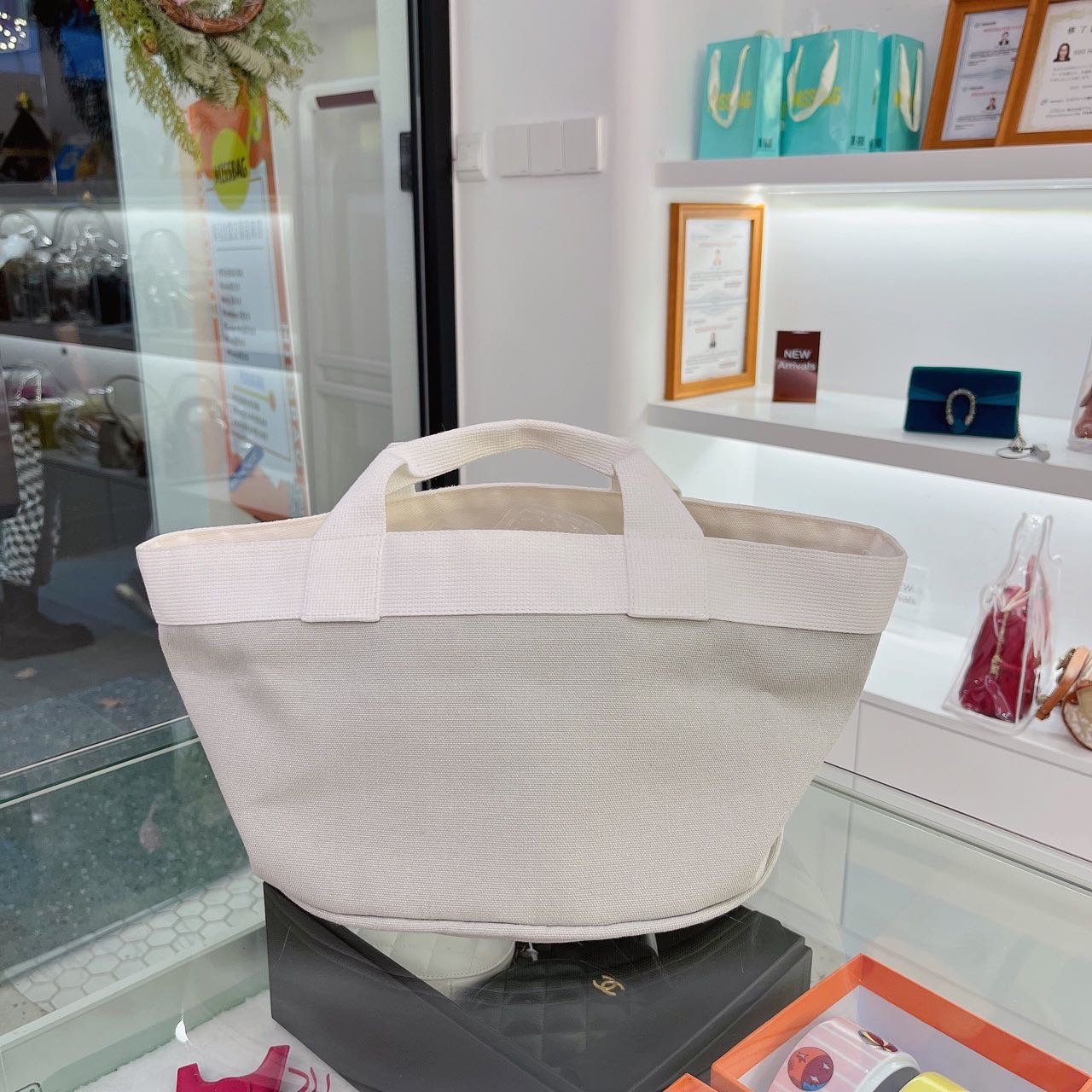 N级  Hermes 蓝色 妈咪包 帆布材质 收纳包 缩略图