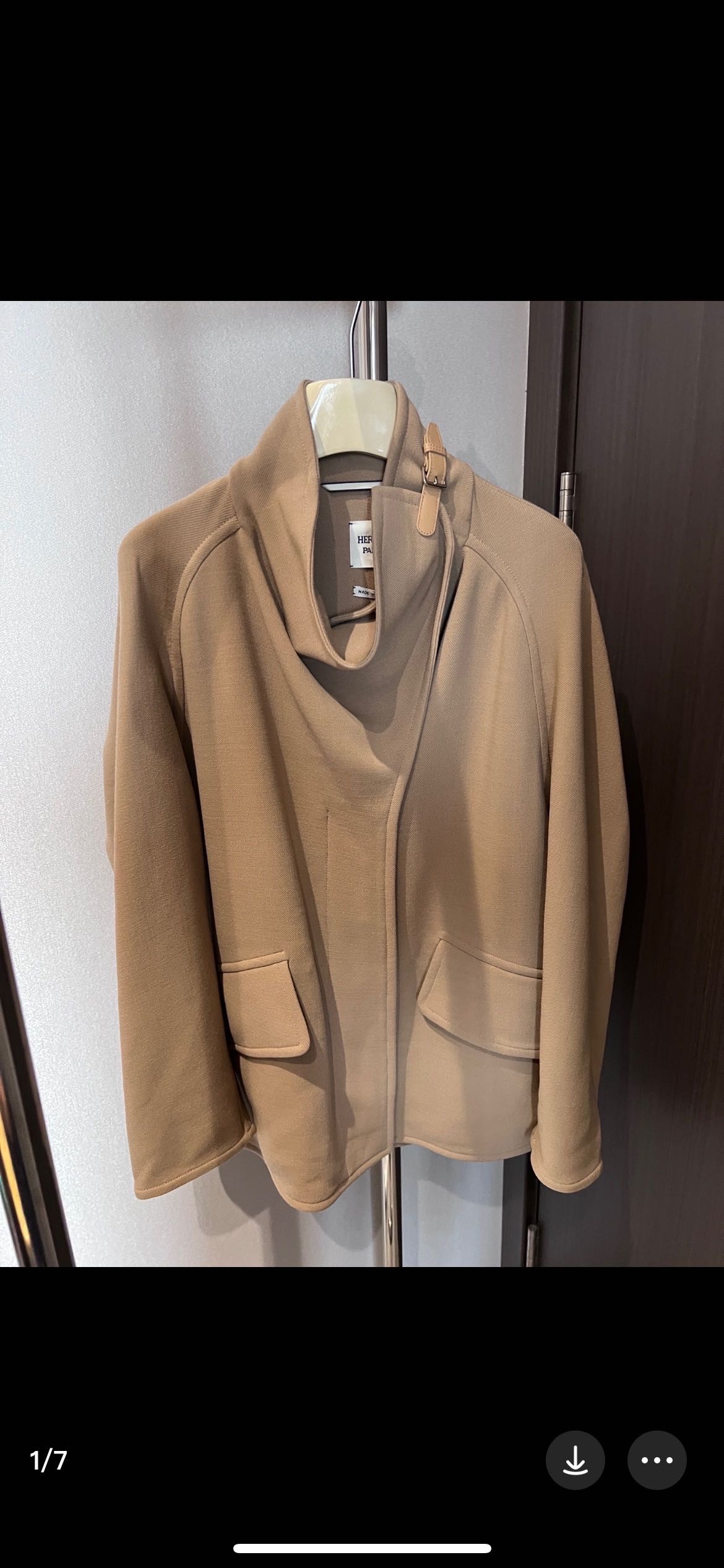 N级  Hermes 爱马仕 浅卡其色斜领外套 36码 胸围约114cm 衣长约70cm 缩略图