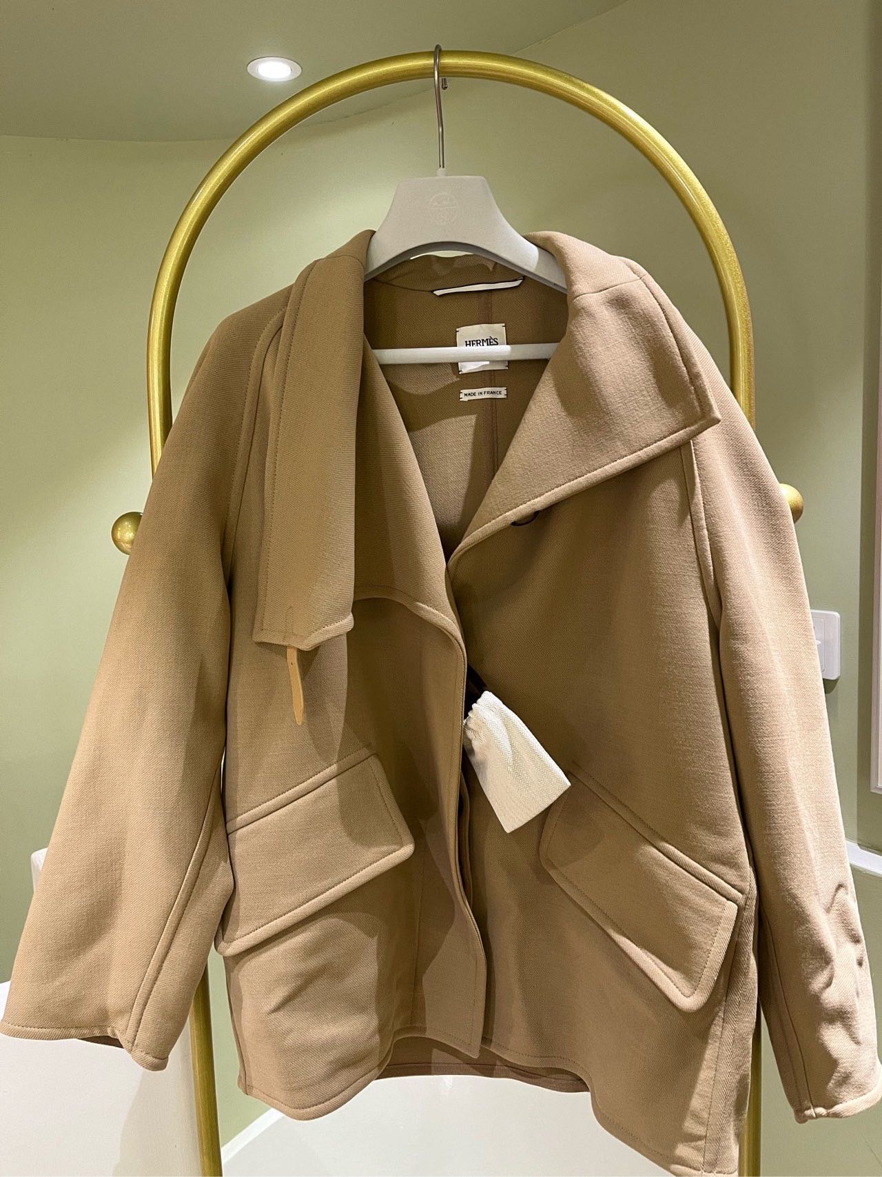 N级  Hermes 爱马仕 浅卡其色斜领外套 36码 胸围约114cm 衣长约70cm 缩略图