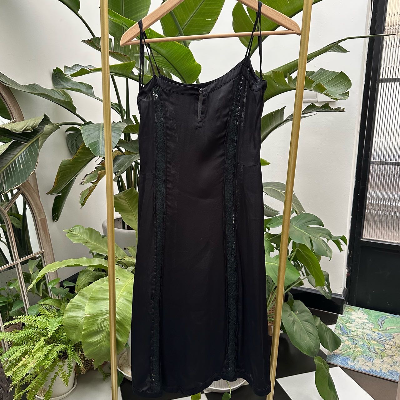 A级 Prada  黑色吊带裙 36码
胸围36*2cm 衣长27cm 7cm 8号 缩略图