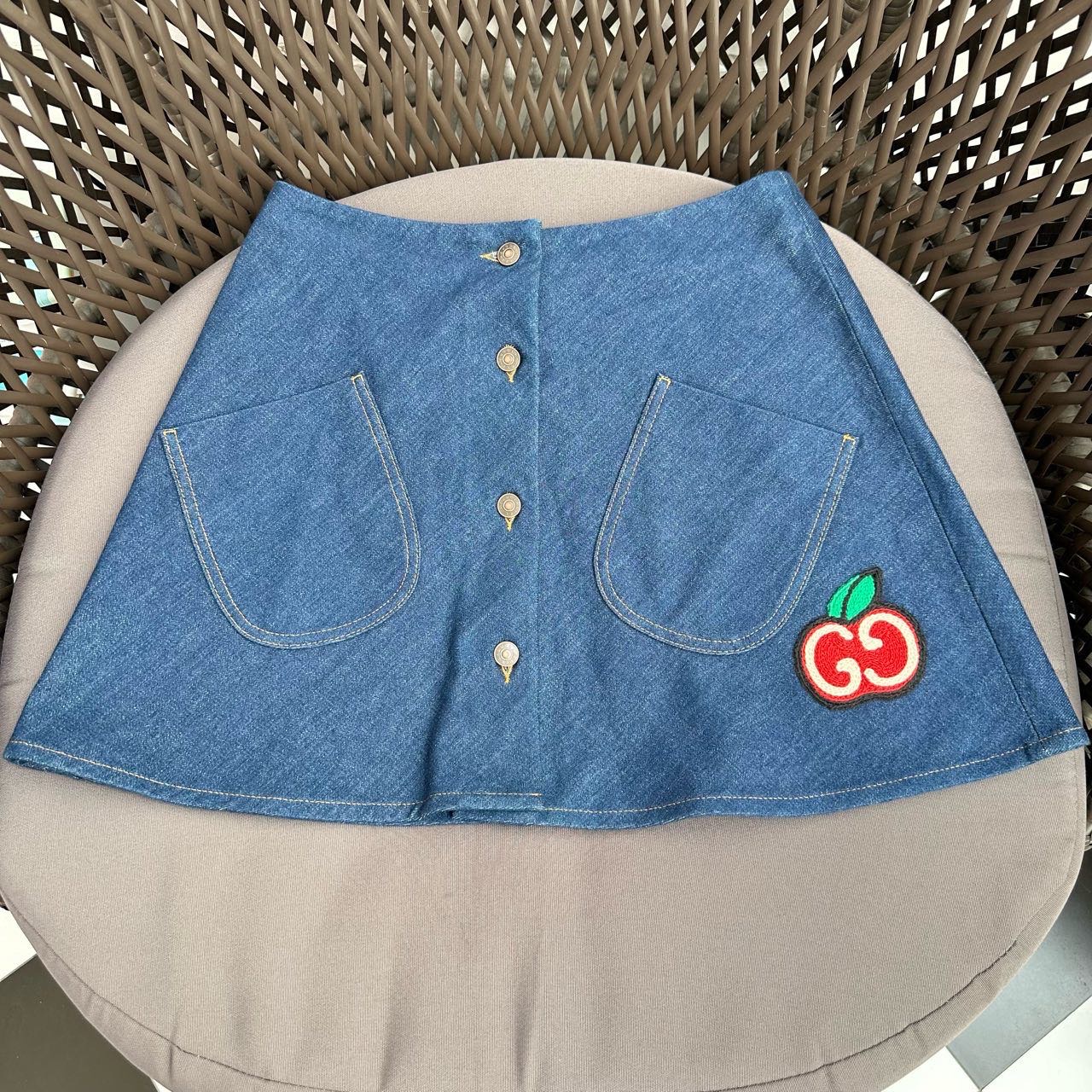 A级 Gucci  印花苹果牛仔短裙 42码
衣长40✖️腰围35*2 4号