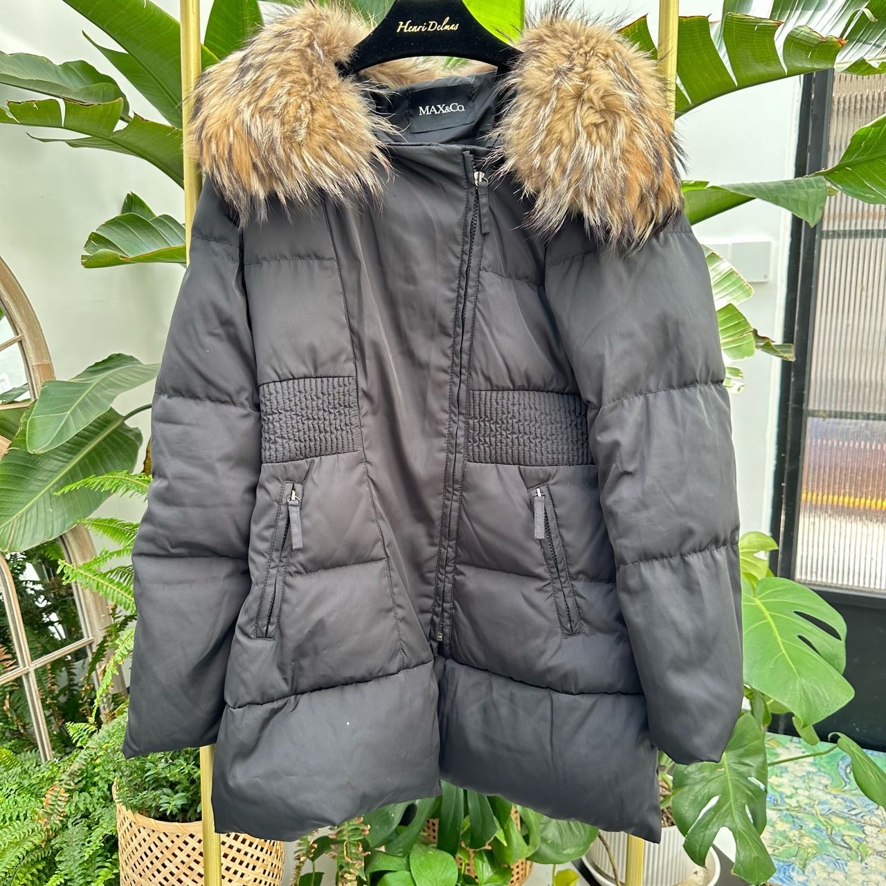A级 Max&Co  黑色连帽羽绒服 肩宽40cm 胸围50*2cm 衣长77cm 4号箱