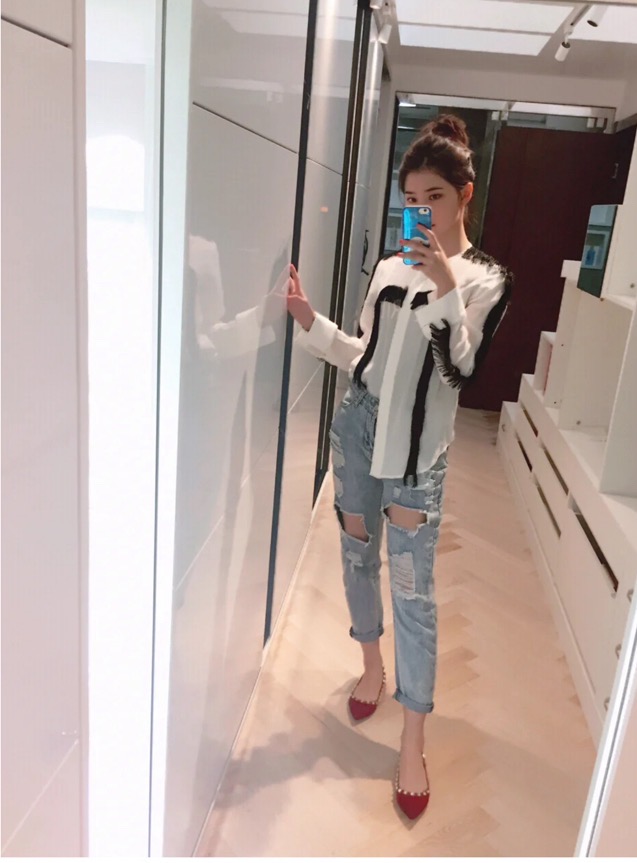S级 chloe  米色薄纱外套 40码 
肩宽44cm 胸围49*2cm 衣长68cm 7号箱 缩略图