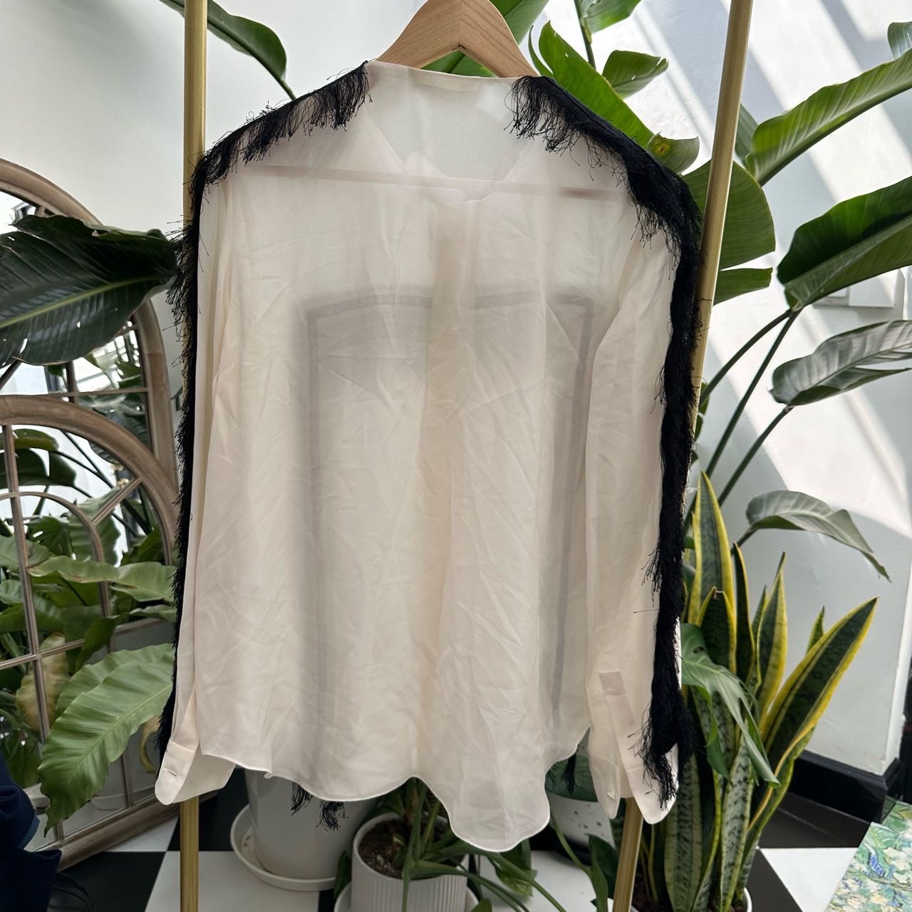 S级 chloe  米色薄纱外套 40码 
肩宽44cm 胸围49*2cm 衣长68cm 7号箱 缩略图