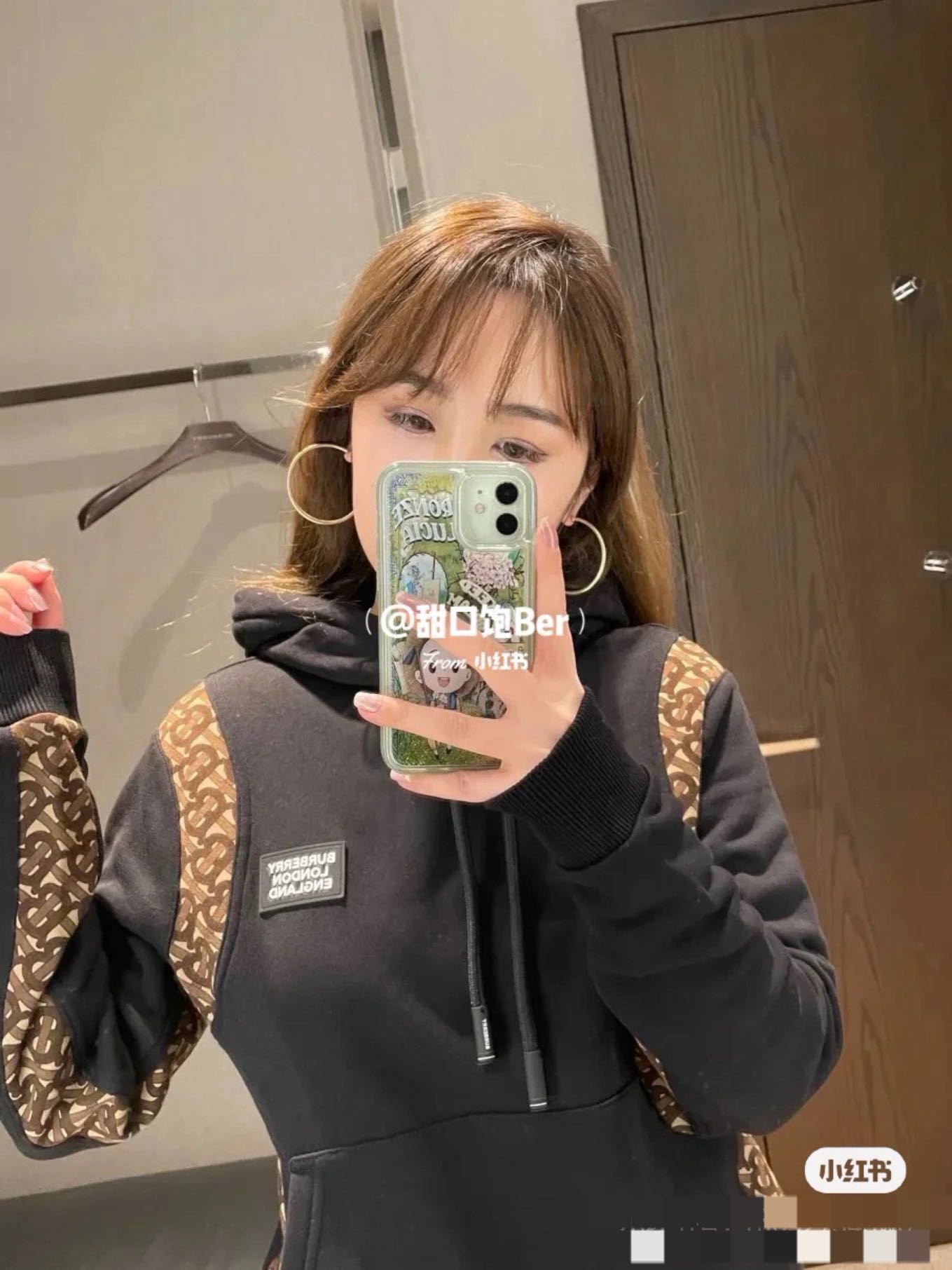A级 BURBERRY 博柏利 棉制连帽卫衣 xs码
肩宽38cm 胸围54*2cm 衣长63cm 4号箱 缩略图