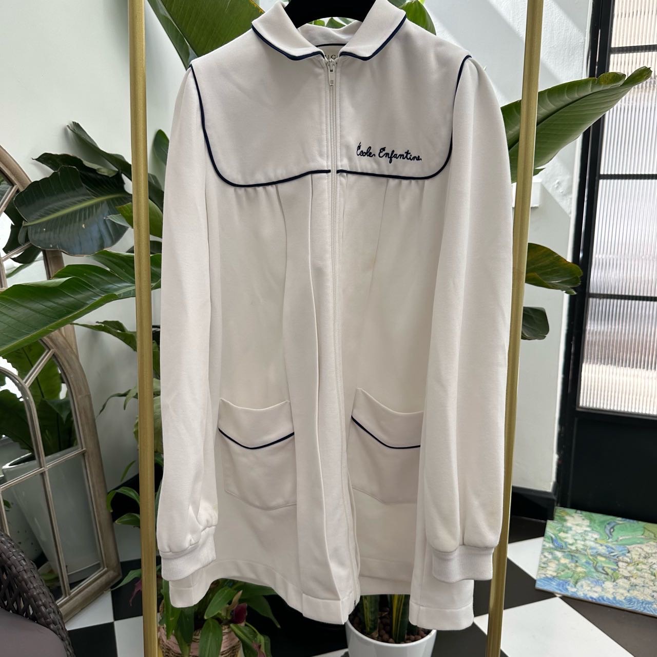 A级 Gucci 白色连衣裙/外套  S码 
胸围50×2  肩宽35  衣长78