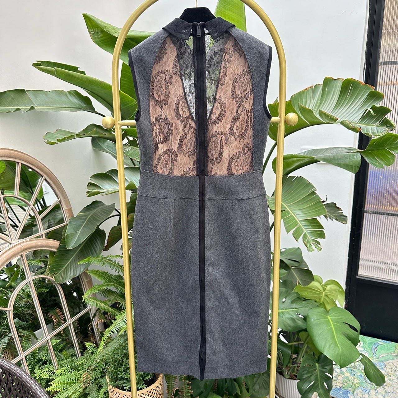 A级 fendi  重工高定连衣裙 皮质内衬  44码
肩宽38cm 胸围44*2cm 衣长107cm 缩略图