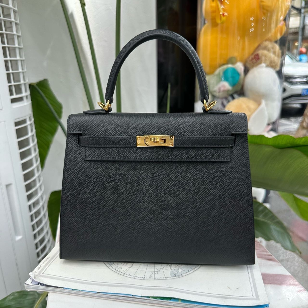 Hermes 黑金Kelly25 金扣 Epsom皮 U刻
配件 尘袋 肩带 锁钥匙 雨衣 白本
