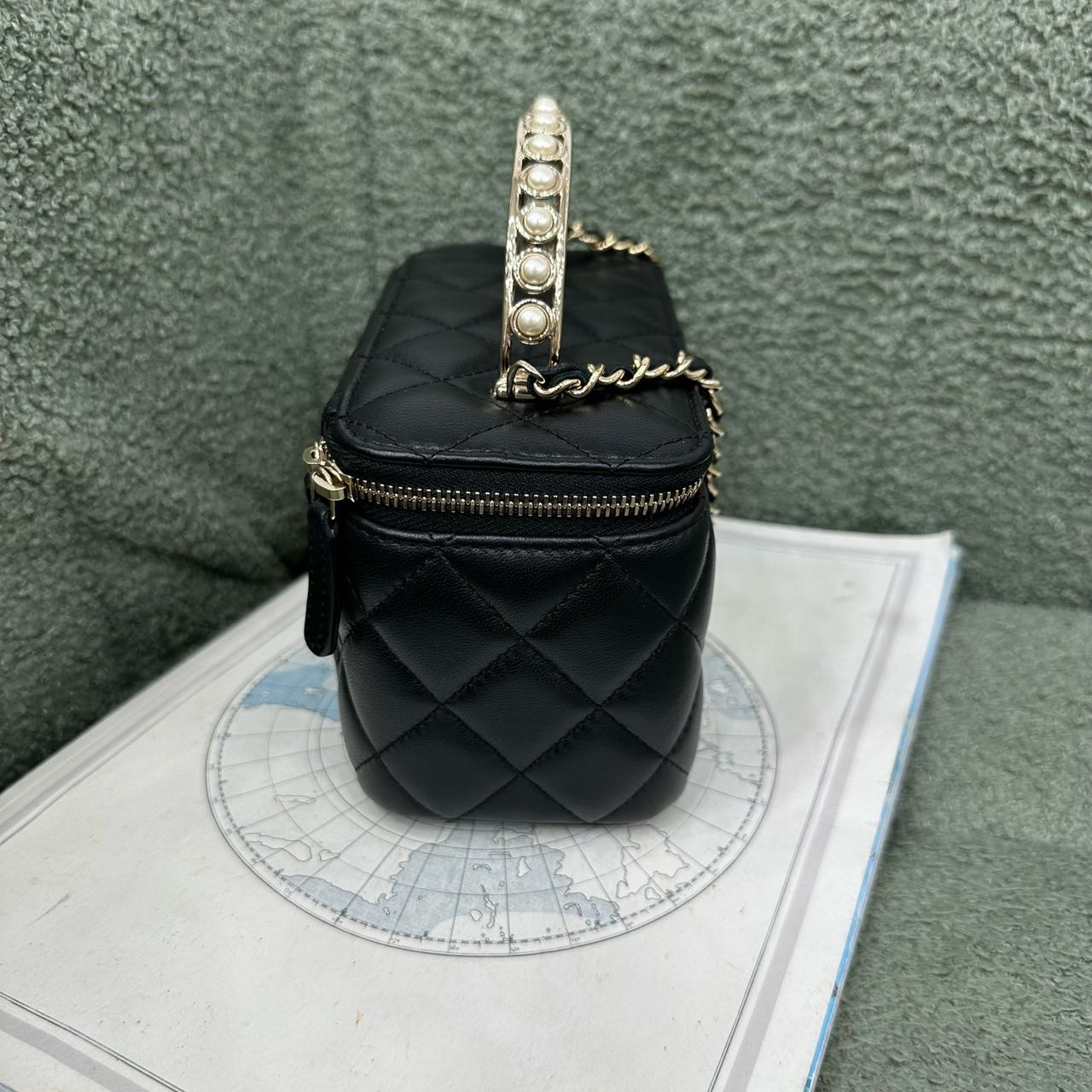 A级 Chanel 黑金珍珠手柄盒子包 芯片款 缩略图