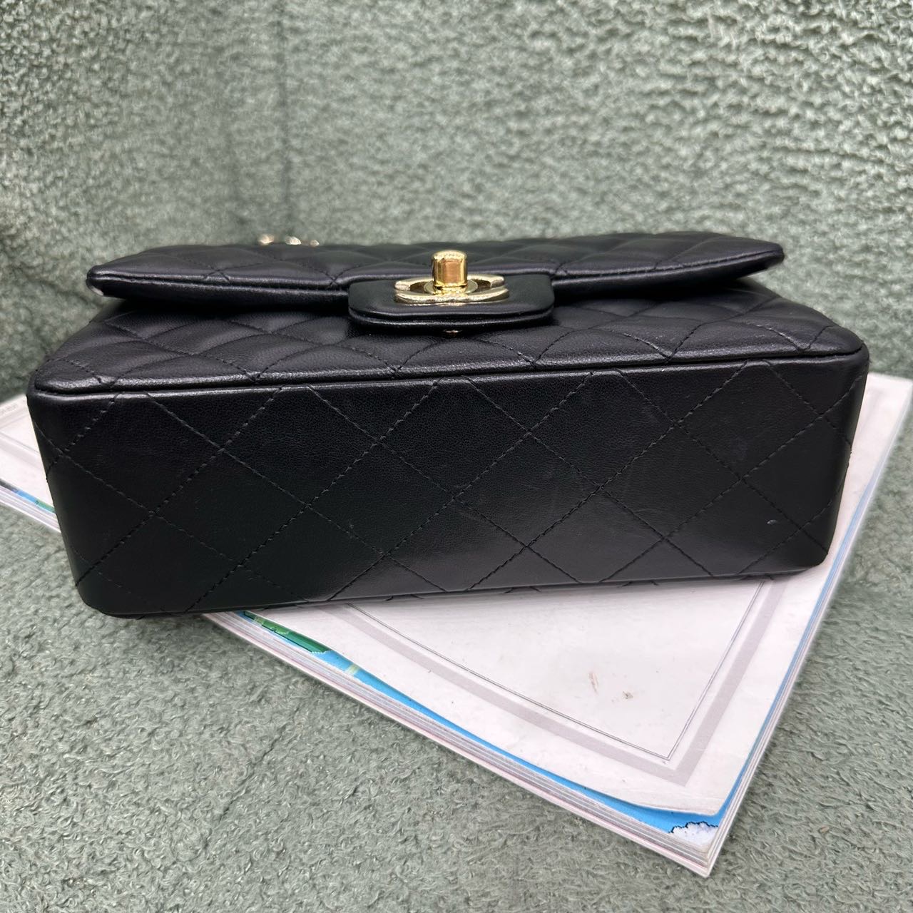 A级 Chanel 黑金cf大mini 无镭射 有身份卡21开 缩略图