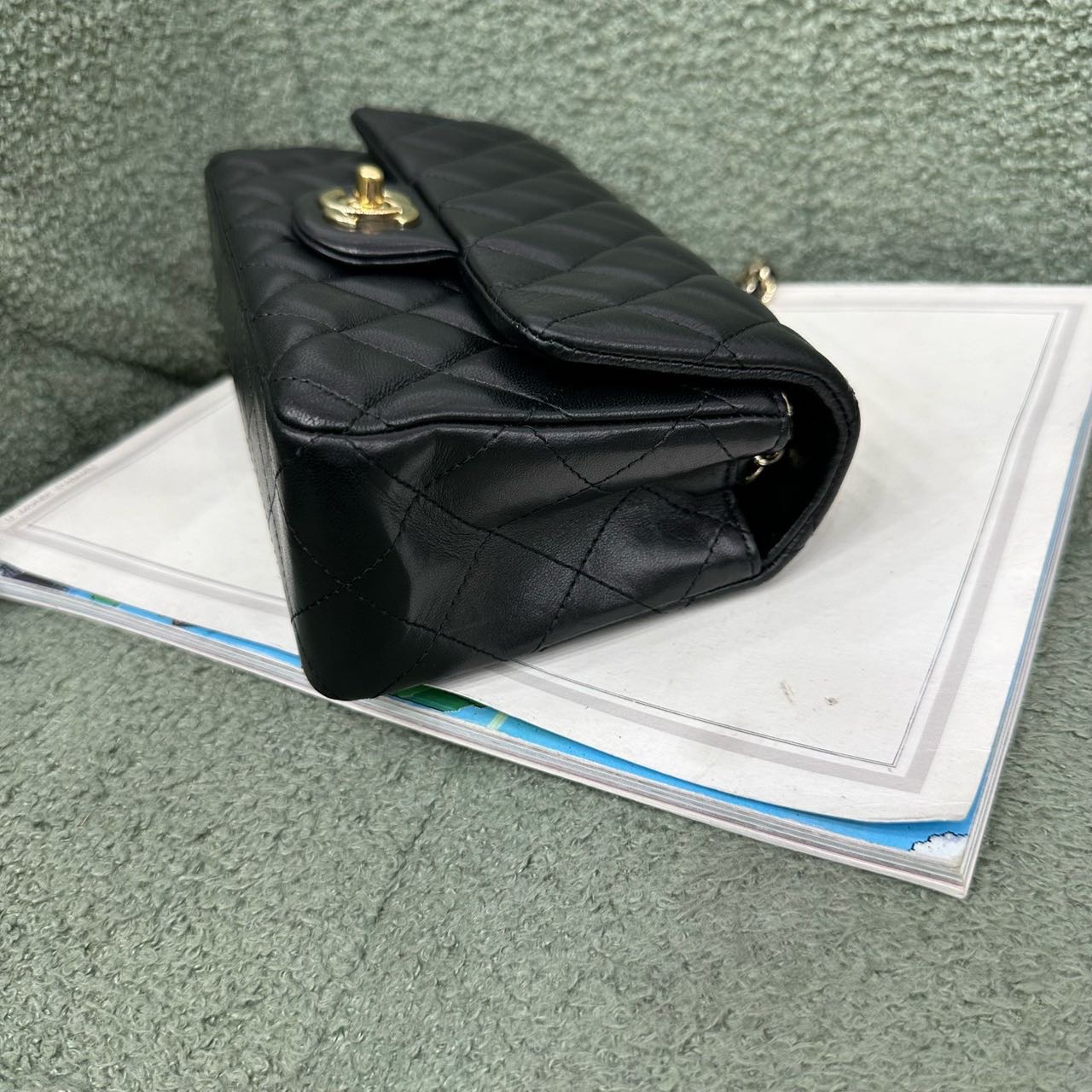 A级 Chanel 黑金cf大mini 无镭射 有身份卡21开 缩略图