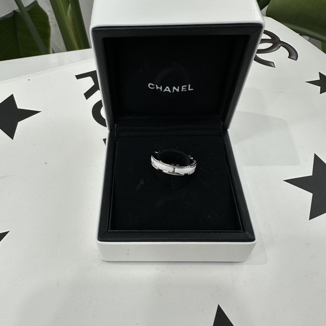 Chanel 18K白金白陶瓷戒指 48码 带盒子