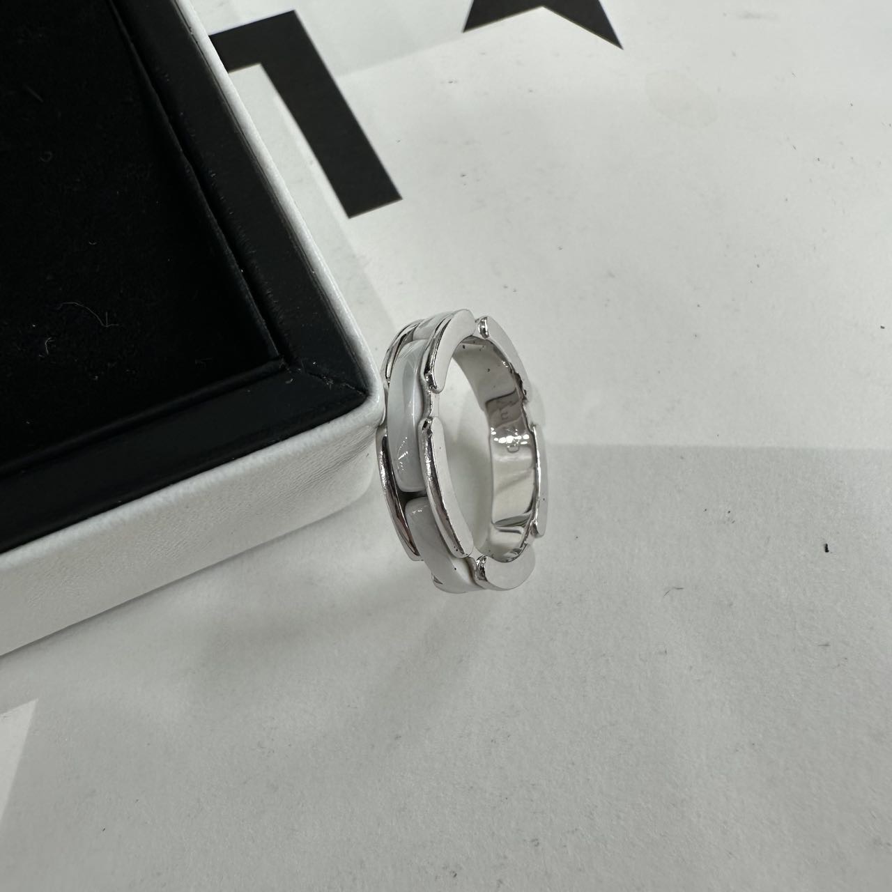 Chanel 18K白金白陶瓷戒指 48码 带盒子 缩略图