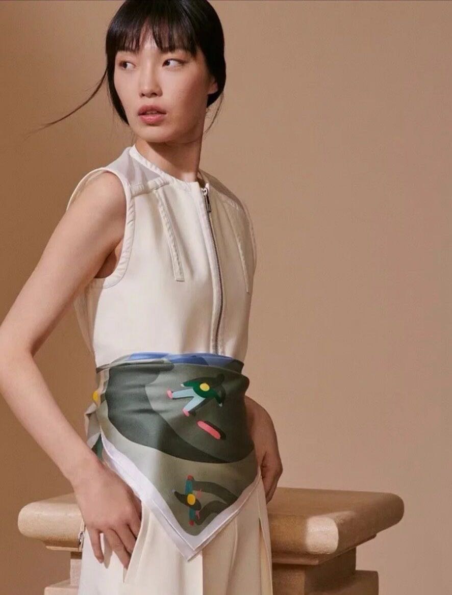 Hermes 爱马仕 米白色网纱拼接拉链马甲
尺码：36码 缩略图