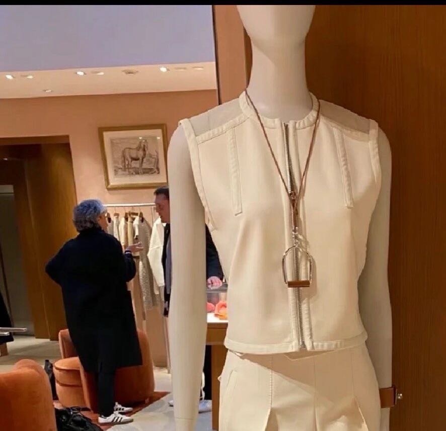 Hermes 爱马仕 米白色网纱拼接拉链马甲
尺码：36码