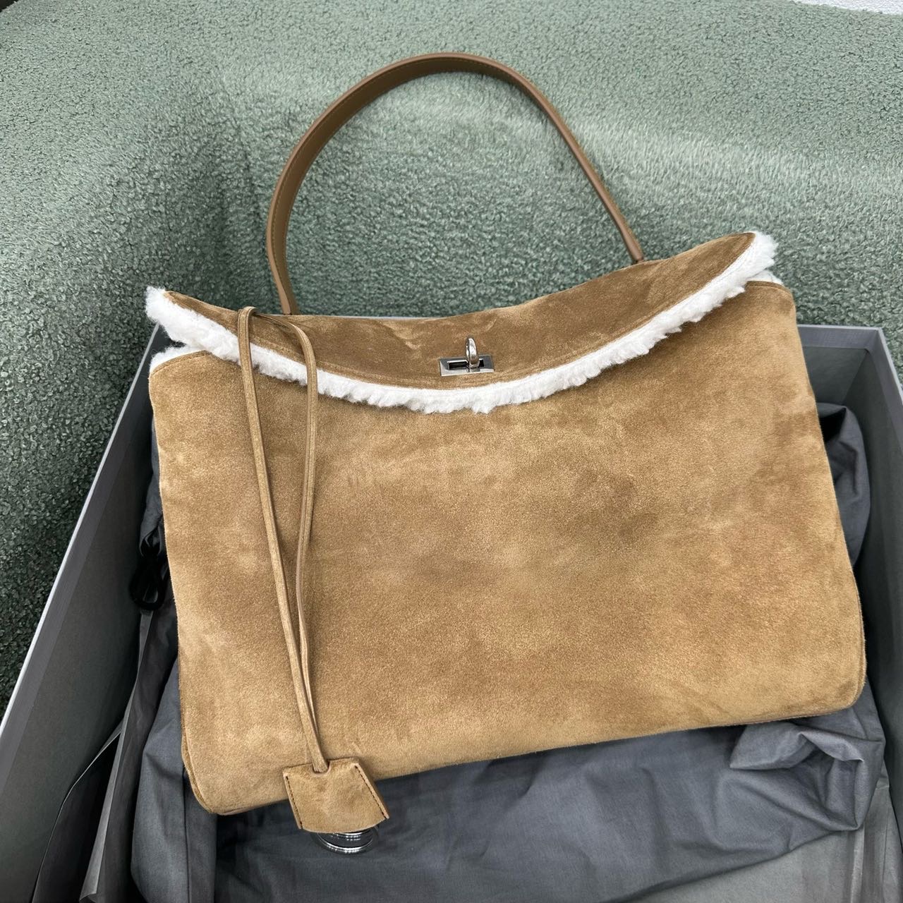 balenciaga/巴黎世家 麂皮羊羔毛泰迪rodeo手提斜挎包 底长35cm 中号 带尘袋盒子