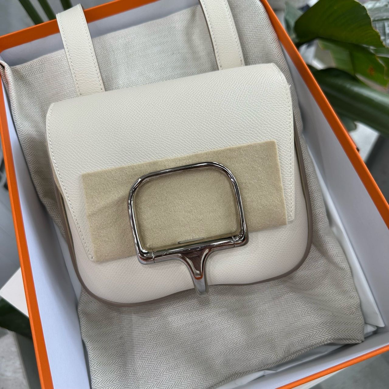 Hermes 奶昔白Della/屁股包 Epsom皮 Z刻
全套无票
