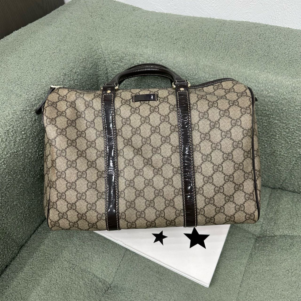 Gucci 老花波士顿枕头包