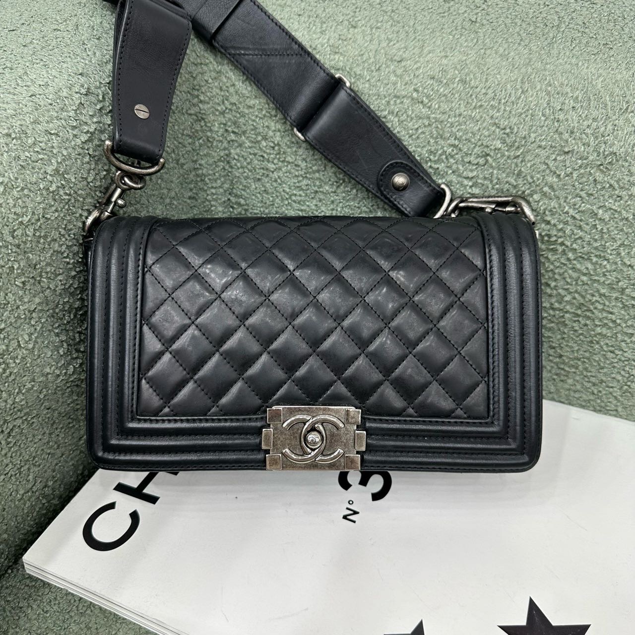 Chanel 黑银leboy 中号 16开 双肩带可替换 缩略图